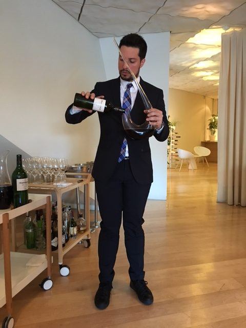 Decantar un vino - decanting wine - Bodegas Montecillo